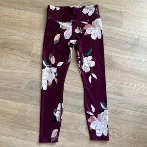 Athleta plum floral leggings. Women’s Small. 7/8 length